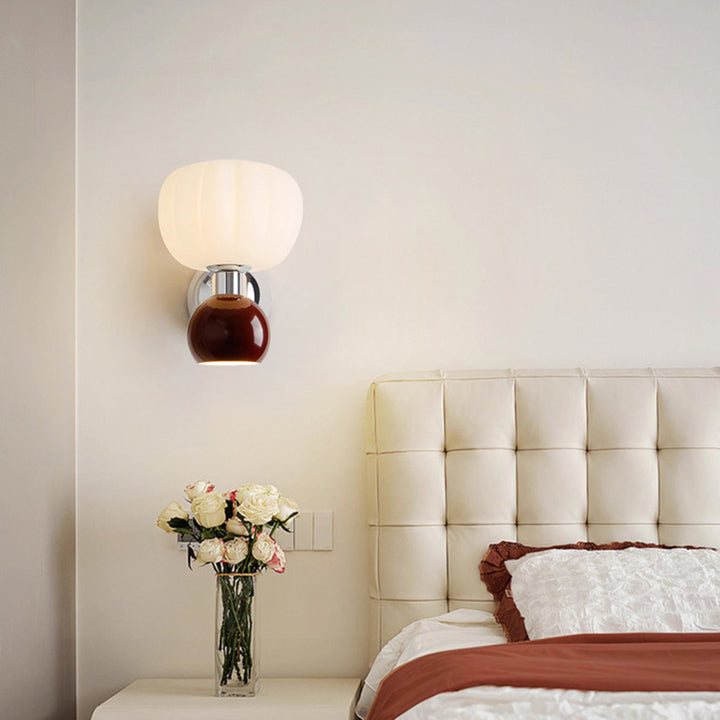 Zeitgenössische kreative ovale Eisen-Kunststoff-Wandleuchte mit 2 Lichtern für das Wohnzimmer 