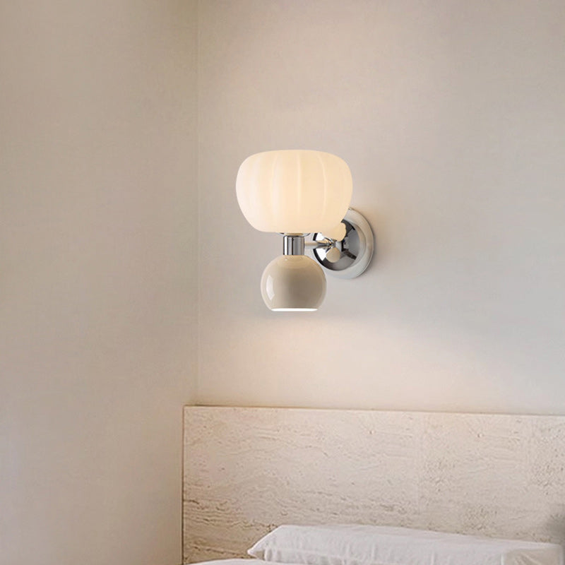 Zeitgenössische kreative ovale Eisen-Kunststoff-Wandleuchte mit 2 Lichtern für das Wohnzimmer 