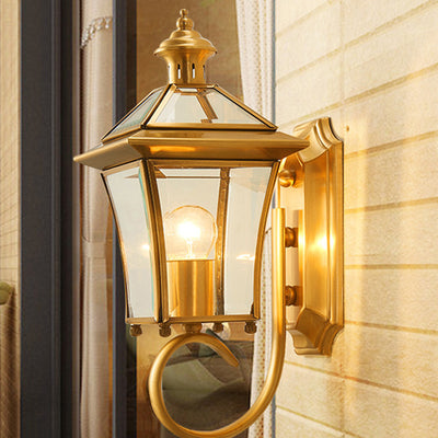 Lampe murale à un abat-jour en verre de cuivre trapézoïdal européen traditionnel pour jardin 