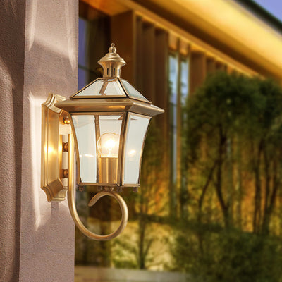 Lampe murale à un abat-jour en verre de cuivre trapézoïdal européen traditionnel pour jardin 