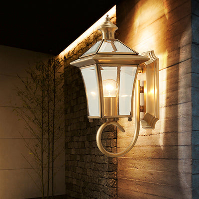 Lampe murale à un abat-jour en verre de cuivre trapézoïdal européen traditionnel pour jardin 