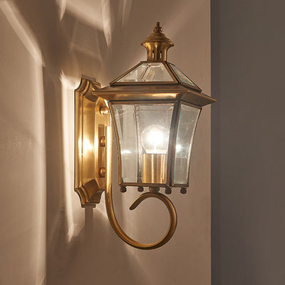 Lampe murale à un abat-jour en verre de cuivre trapézoïdal européen traditionnel pour jardin 