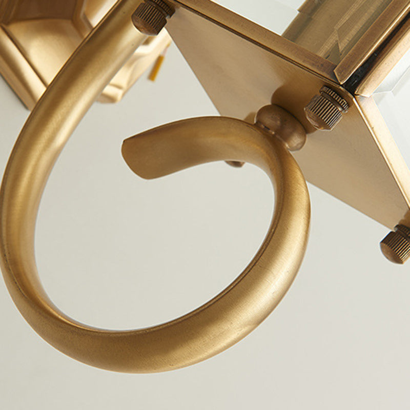 Lampe murale à un abat-jour en verre de cuivre trapézoïdal européen traditionnel pour jardin 