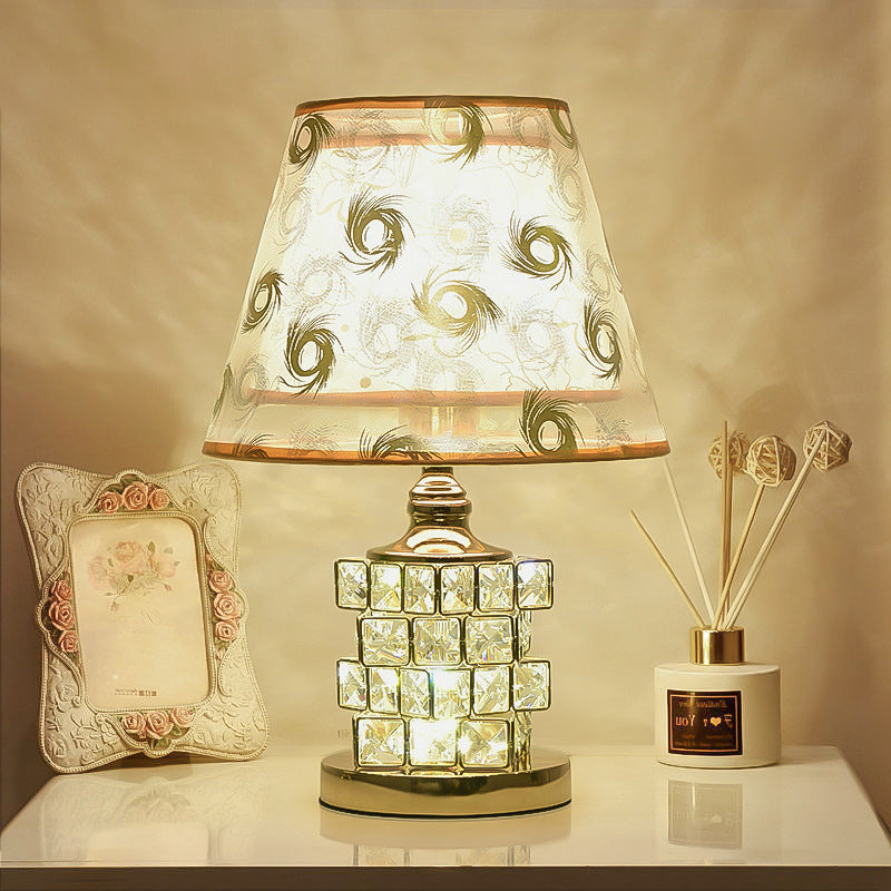 Zeitgenössische Luxus-Trommel-Eisen-Kristall-Stoff 1-Licht Tischlampe für Wohnzimmer 