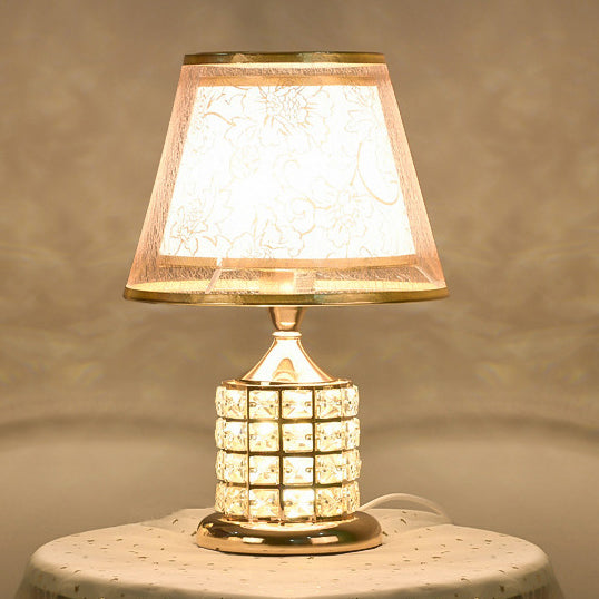 Zeitgenössische Luxus-Trommel-Eisen-Kristall-Stoff 1-Licht Tischlampe für Wohnzimmer 