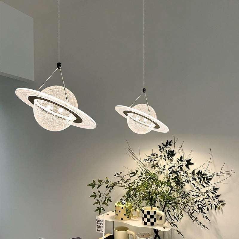 Zeitgenössische kreative Mond Eisen Acryl LED Pendelleuchte für Wohnzimmer 