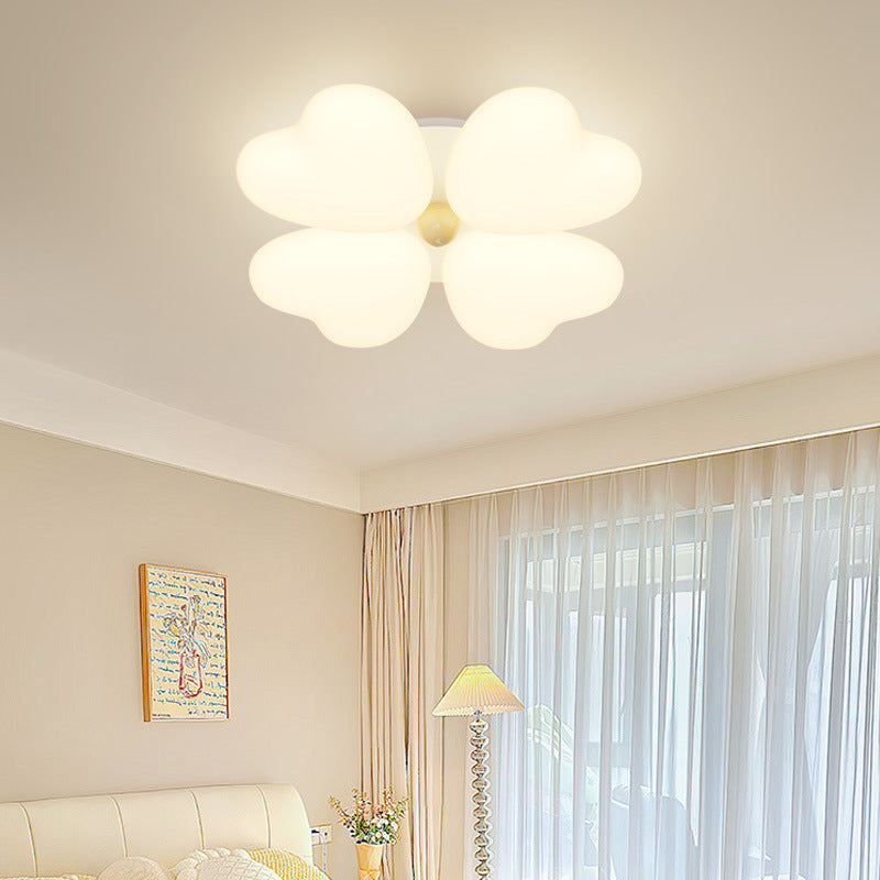 Zeitgenössische kreative Herz Eisen Kunststoff LED Deckenleuchte für das Schlafzimmer 