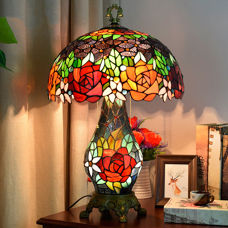 Traditionelle Tiffany-Kuppel Eisen-Glas 2-Licht Tischlampe für das Wohnzimmer 