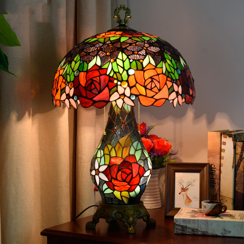 Traditionelle Tiffany-Kuppel Eisen-Glas 2-Licht Tischlampe für das Wohnzimmer 