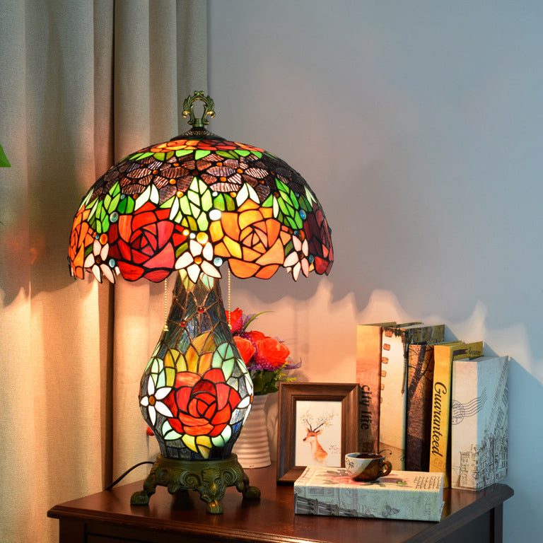 Traditionelle Tiffany-Kuppel Eisen-Glas 2-Licht Tischlampe für das Wohnzimmer 