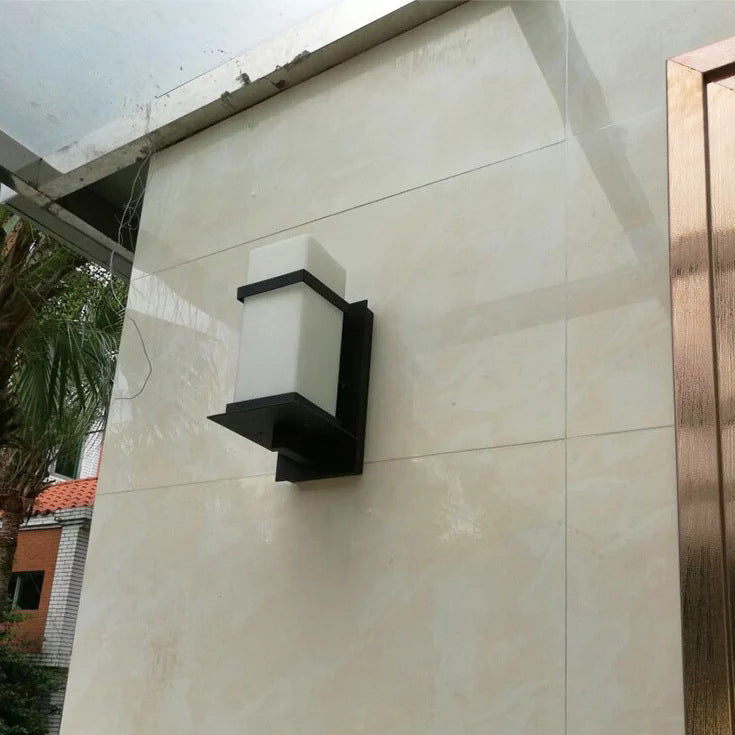 Moderne minimalistische rechteckige Eisen-Glas-Wandleuchte mit 1 Licht für den Garten 