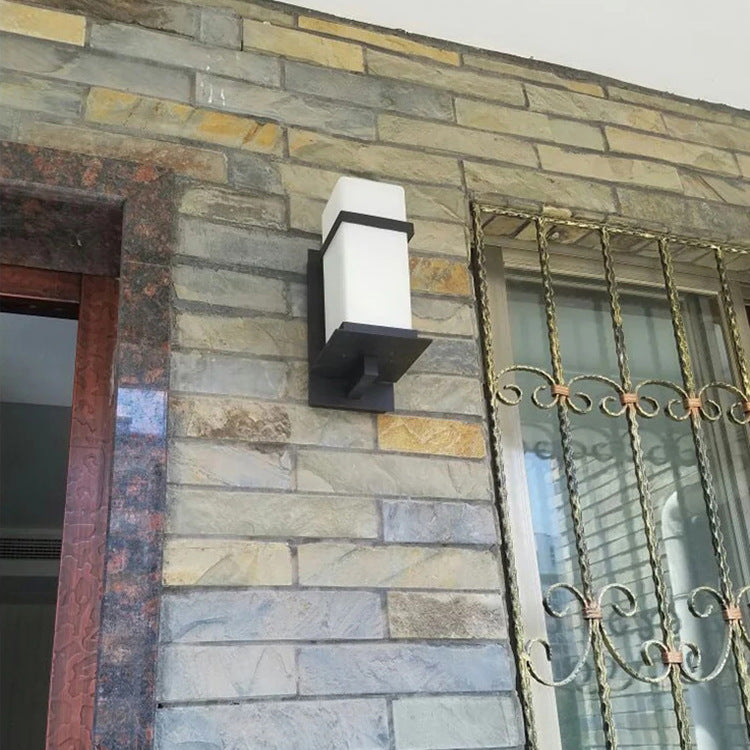 Moderne minimalistische rechteckige Eisen-Glas-Wandleuchte mit 1 Licht für den Garten 