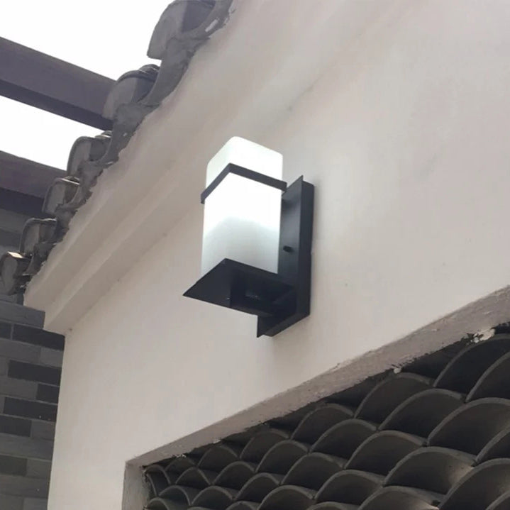 Moderne minimalistische rechteckige Eisen-Glas-Wandleuchte mit 1 Licht für den Garten 