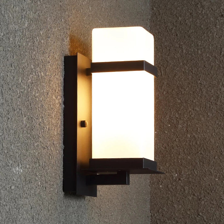 Moderne minimalistische rechteckige Eisen-Glas-Wandleuchte mit 1 Licht für den Garten 