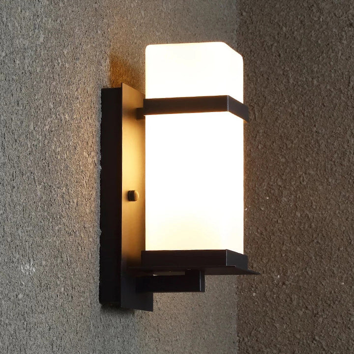 Moderne minimalistische rechteckige Eisen-Glas-Wandleuchte mit 1 Licht für den Garten 