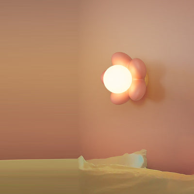 Applique murale contemporaine nordique en bois et résine avec une lumière pour le salon 