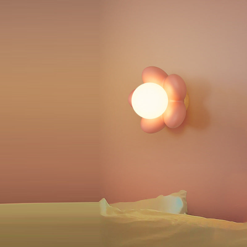 Applique murale contemporaine nordique en bois et résine avec une lumière pour le salon 