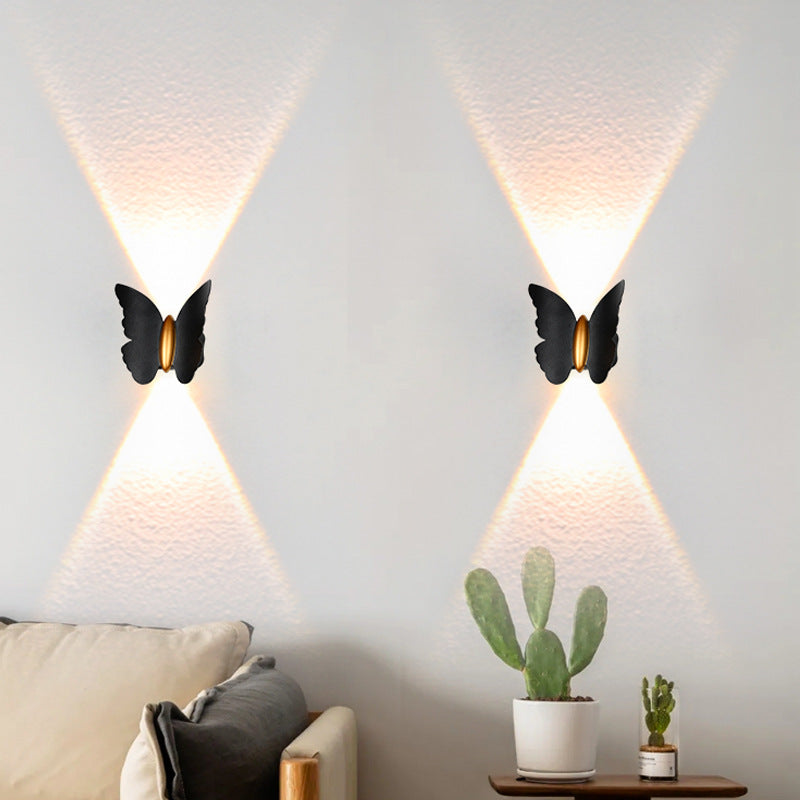 مصباح حائط LED مقاوم للماء من الألمنيوم بتصميم فراشة حديثة وبسيطة للفناء الخارجي 