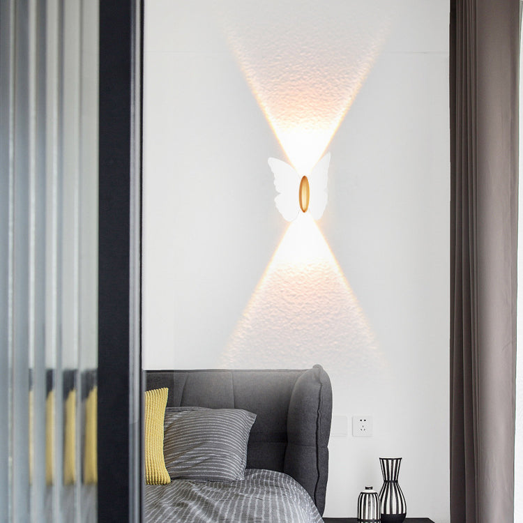 مصباح حائط LED مقاوم للماء من الألمنيوم بتصميم فراشة حديثة وبسيطة للفناء الخارجي 