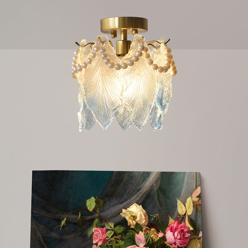 Lustre contemporain en fer avec feuille nervurée de luxe et perle en verre à 1 lumière semi-encastrée pour salon 