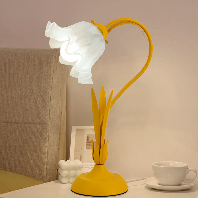 Contemporary Creative Flower Iron Acrylic 1-Light Table Lamp For Bedroom