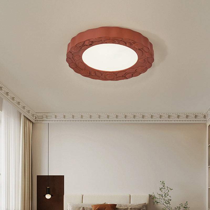 Traditionelle französische LED-Deckenleuchte mit geschnitzter Blume aus Kunstharz und Acryl mit rundem Schirm für Wohnzimmer 