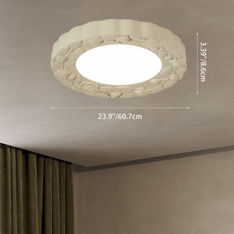 Traditionelle französische LED-Deckenleuchte mit geschnitzter Blume aus Kunstharz und Acryl mit rundem Schirm für Wohnzimmer 
