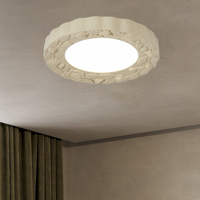 Traditionelle französische LED-Deckenleuchte mit geschnitzter Blume aus Kunstharz und Acryl mit rundem Schirm für Wohnzimmer 