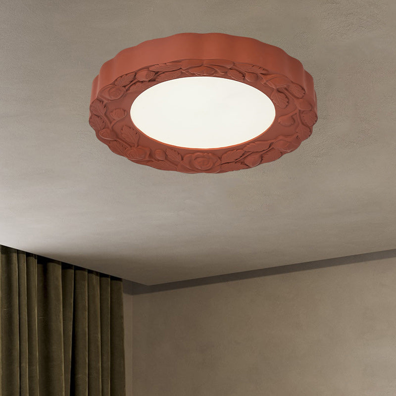 Traditionelle französische LED-Deckenleuchte mit geschnitzter Blume aus Kunstharz und Acryl mit rundem Schirm für Wohnzimmer 