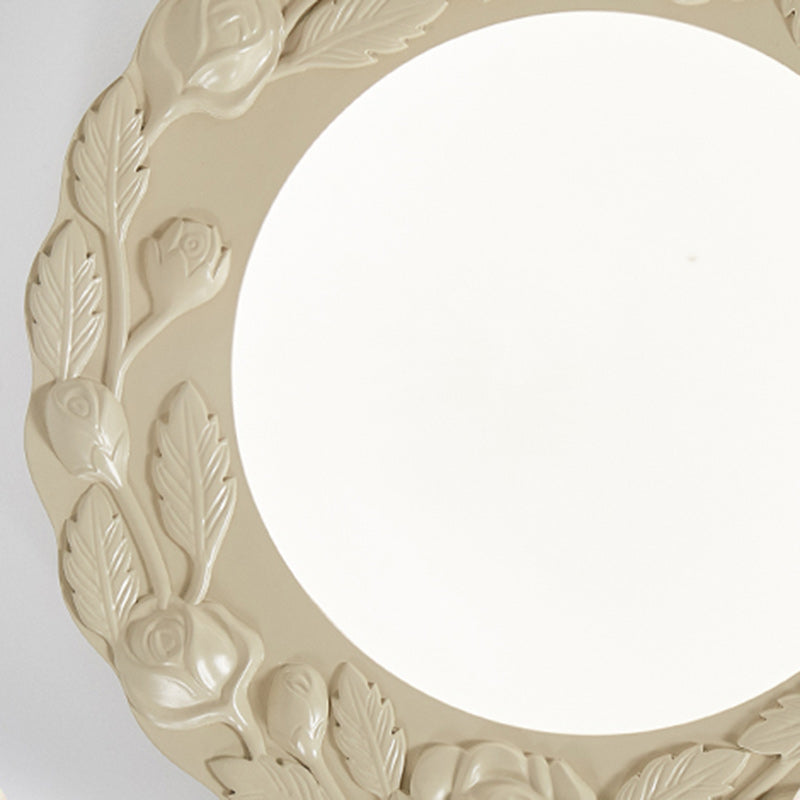 Traditionelle französische LED-Deckenleuchte mit geschnitzter Blume aus Kunstharz und Acryl mit rundem Schirm für Wohnzimmer 