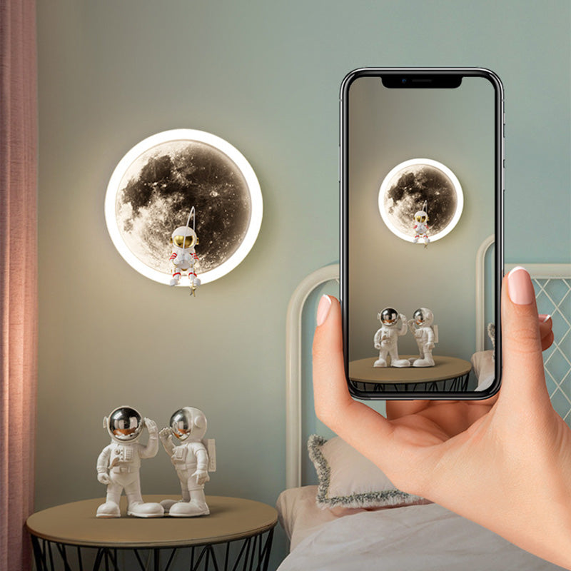 مصباح حائط للأطفال بتصميم عصري إبداعي مستدير يشبه الفضاء مع غطاء أكريليك LED لغرفة النوم 
