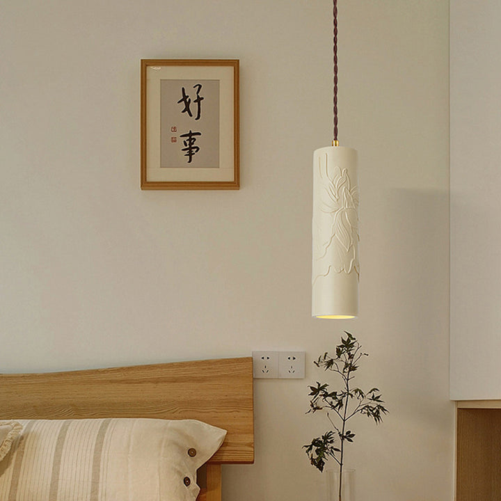 Suspension lumineuse moderne minimaliste en cylindre sculpté en métal et résine à 1 lumière pour chambre 
