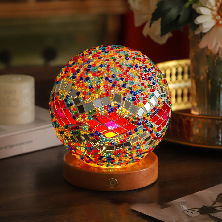 Zeitgenössische kreative böhmische Holzbasis bunte Glaskugel dekorative USB-LED-Tischlampe für Schlafzimmer 