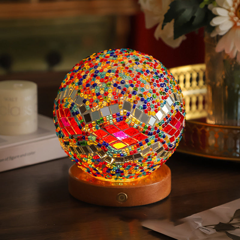Zeitgenössische kreative böhmische Holzbasis bunte Glaskugel dekorative USB-LED-Tischlampe für Schlafzimmer 