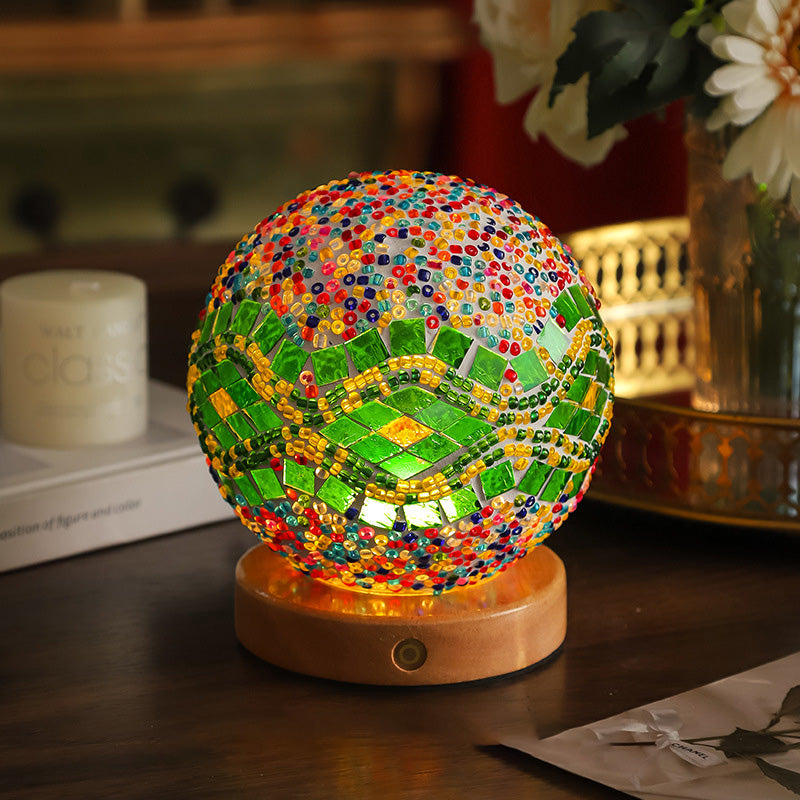 Zeitgenössische kreative böhmische Holzbasis bunte Glaskugel dekorative USB-LED-Tischlampe für Schlafzimmer 