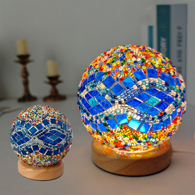 Zeitgenössische kreative böhmische Holzbasis bunte Glaskugel dekorative USB-LED-Tischlampe für Schlafzimmer 