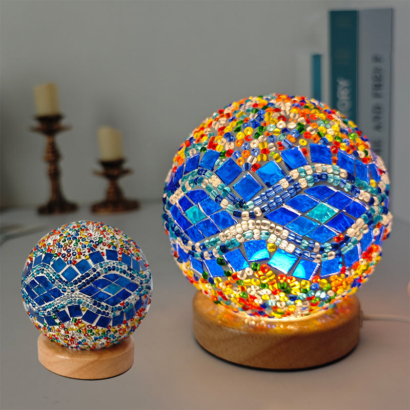 Zeitgenössische kreative böhmische Holzbasis bunte Glaskugel dekorative USB-LED-Tischlampe für Schlafzimmer 