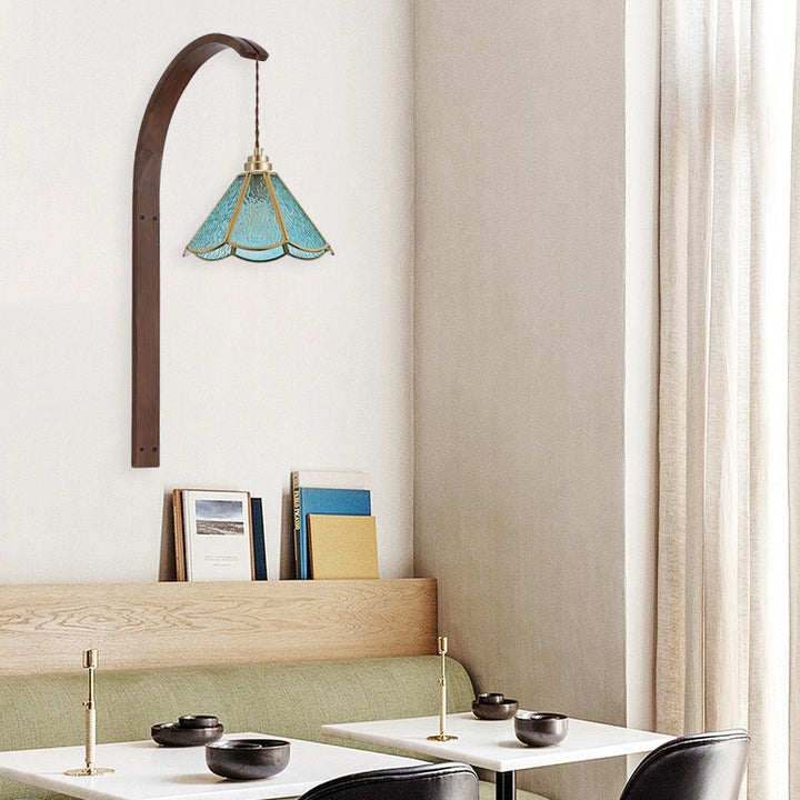 Aplique de pared de 1 luz con pantalla de vidrio martillado de flor retro contemporánea y madera para dormitorio 
