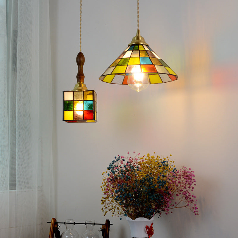 Traditionelle Tiffany Puzzle Cube konische bunte Buntglas Messing 1-Licht Pendelleuchte für Wohnzimmer 