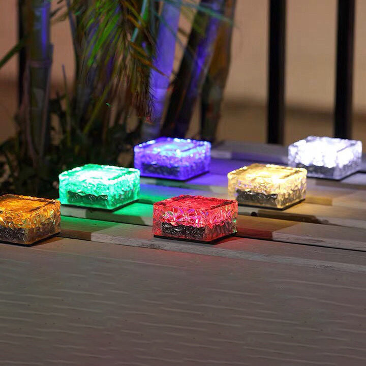 Lumière paysagère extérieure LED en forme de cube de glace en verre transparent ABS étanche solaire minimaliste moderne pour jardin 
