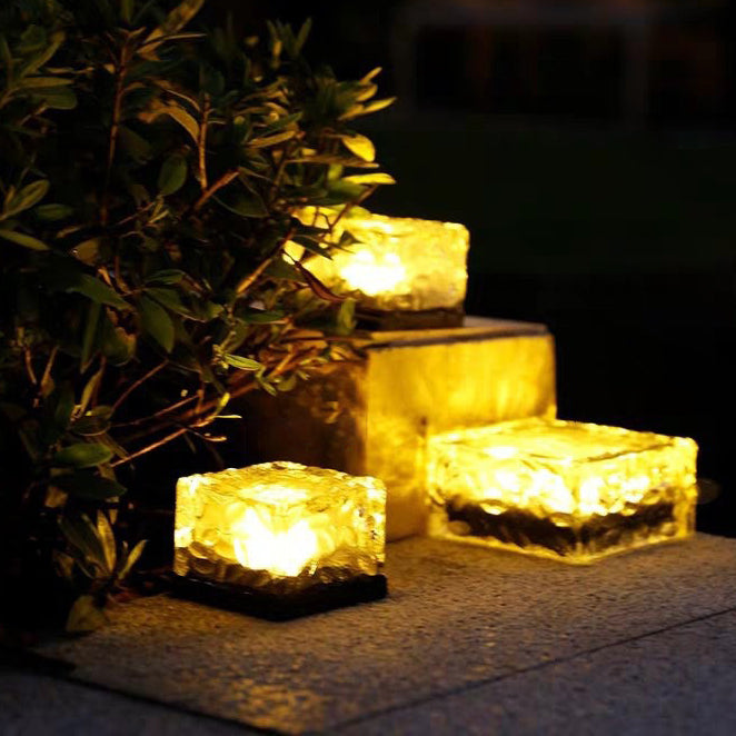 Lumière paysagère extérieure LED en forme de cube de glace en verre transparent ABS étanche solaire minimaliste moderne pour jardin 