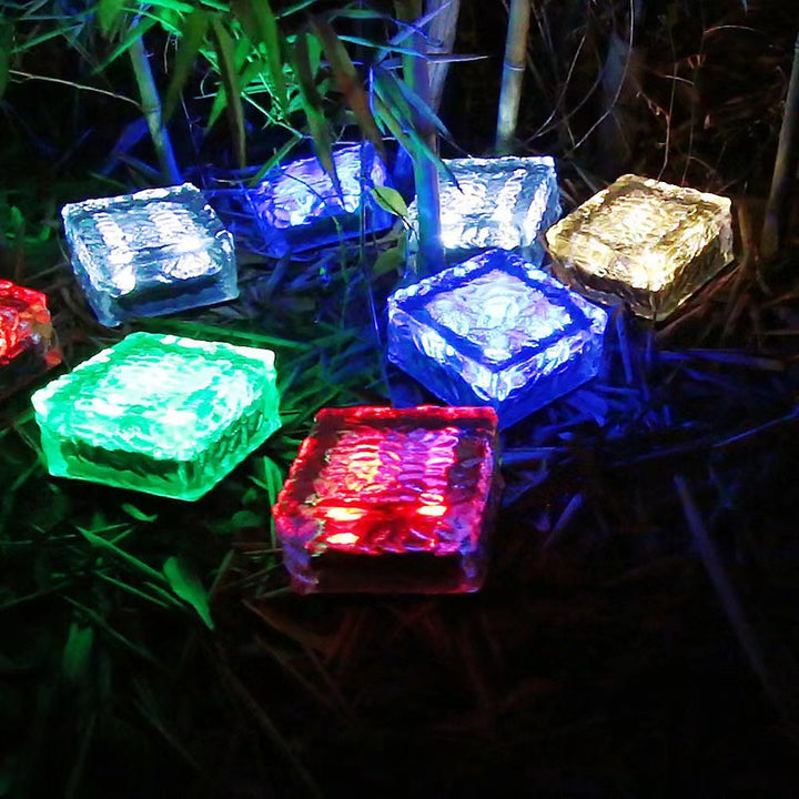 Lumière paysagère extérieure LED en forme de cube de glace en verre transparent ABS étanche solaire minimaliste moderne pour jardin 