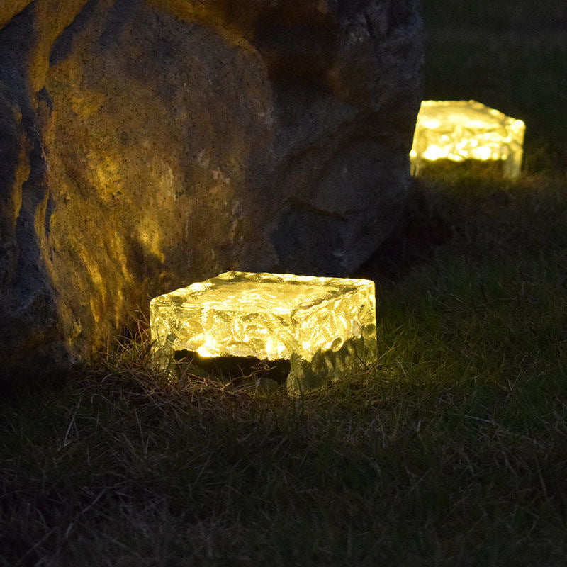 Lumière paysagère extérieure LED en forme de cube de glace en verre transparent ABS étanche solaire minimaliste moderne pour jardin 