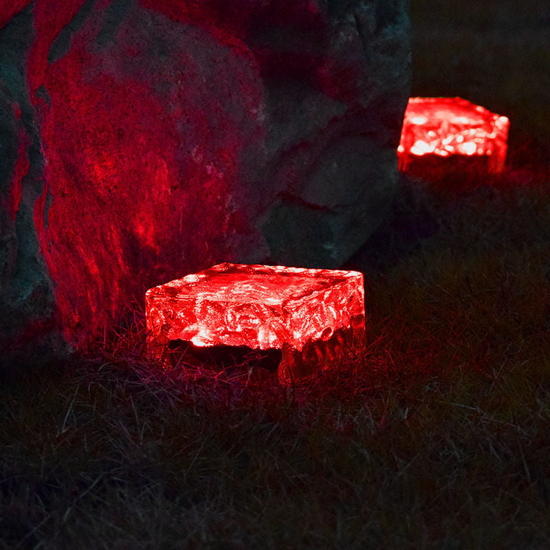 Lumière paysagère extérieure LED en forme de cube de glace en verre transparent ABS étanche solaire minimaliste moderne pour jardin 