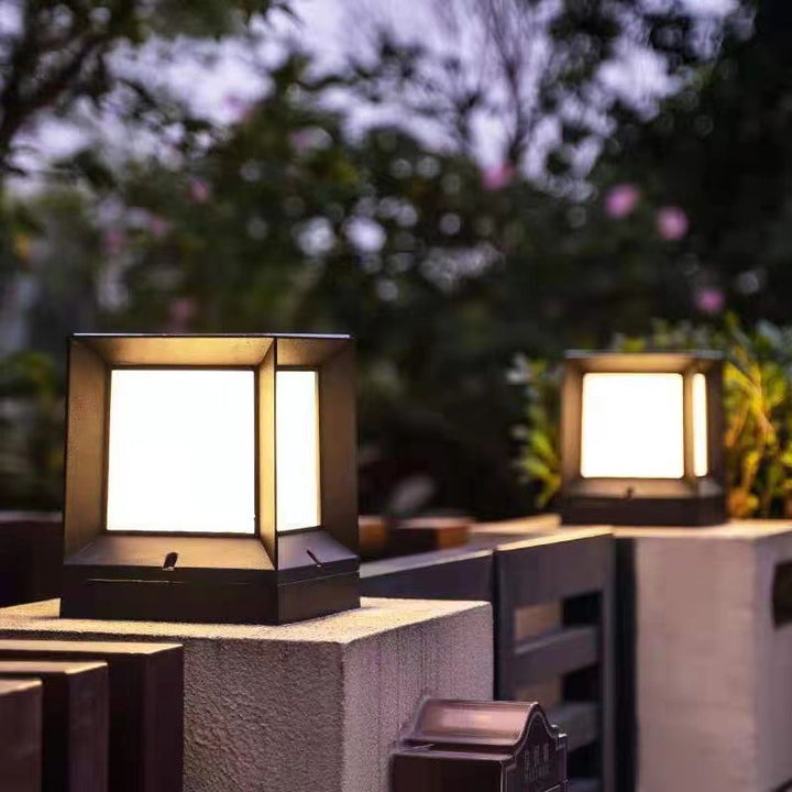Lumière de poteau extérieure moderne minimaliste étanche en aluminium acrylique en forme de carré à 1 lumière pour jardin 