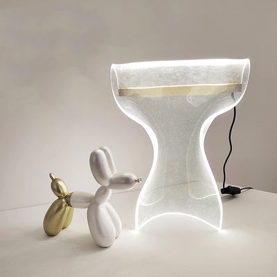 Zeitgenössische kreative unregelmäßige transparente Aluminiumacryl-LED-Tischlampe für Schlafzimmer 