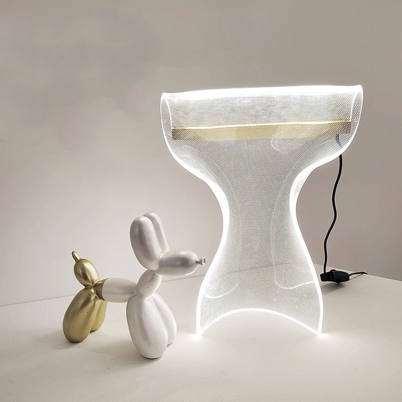 Zeitgenössische kreative unregelmäßige transparente Aluminiumacryl-LED-Tischlampe für Schlafzimmer 