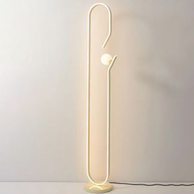 Zeitgenössische kreative dekorative geschwungene Linie Eisen Acryl Aluminium Silikon LED Stehlampe für Wohnzimmer 