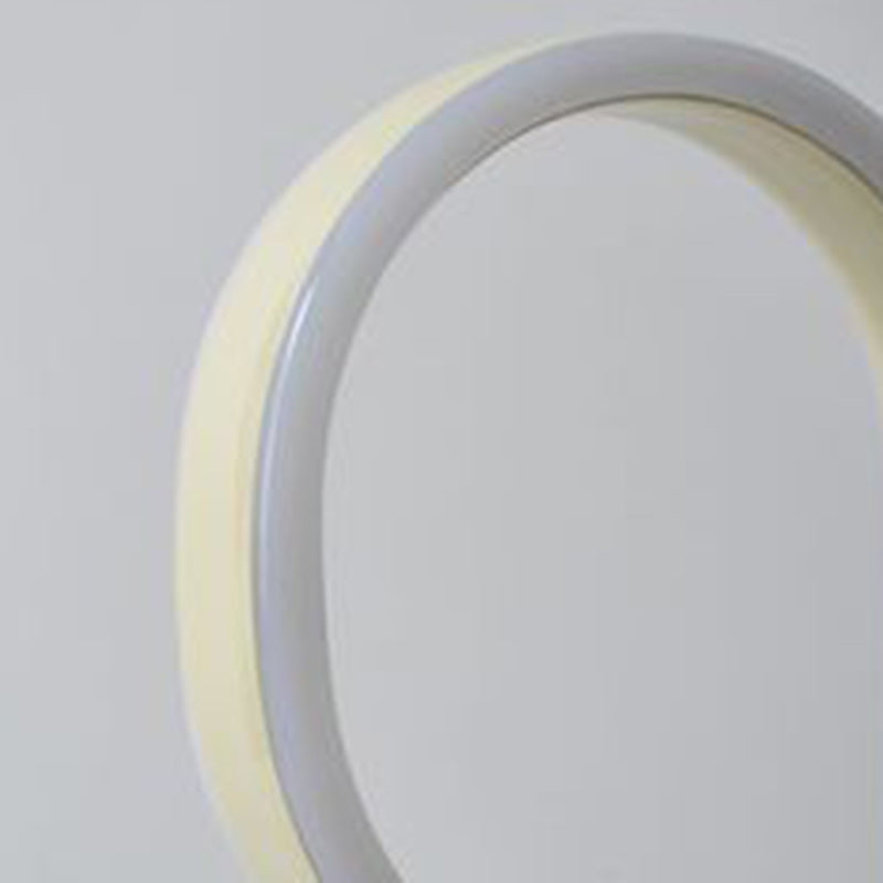 Zeitgenössische kreative dekorative geschwungene Linie Eisen Acryl Aluminium Silikon LED Stehlampe für Wohnzimmer 