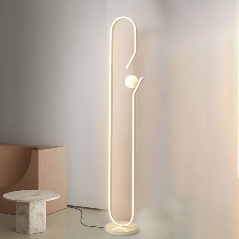 Zeitgenössische kreative dekorative geschwungene Linie Eisen Acryl Aluminium Silikon LED Stehlampe für Wohnzimmer 